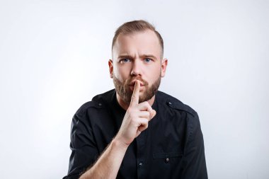 Sakal Haritayı işareti sessizlik ile şık adam portresi