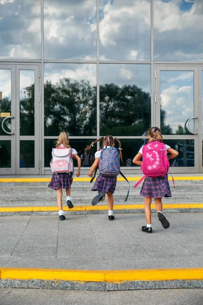 Group of elementary school kids running at school, back view — Stock Photo, Image