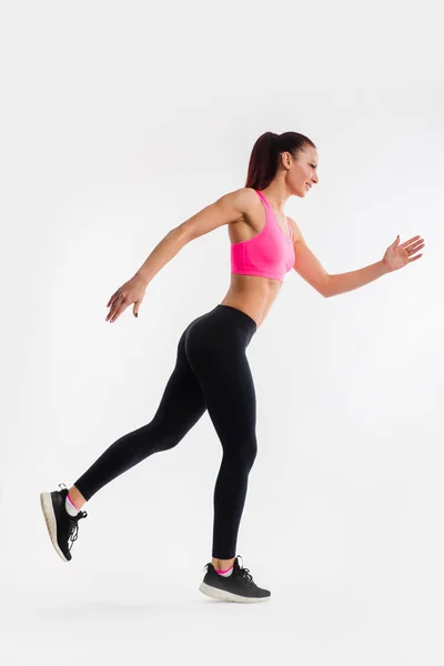 Bild einer gesunden jungen Sportlerin beim Fitnesstraining auf weißem Hintergrund — Stockfoto