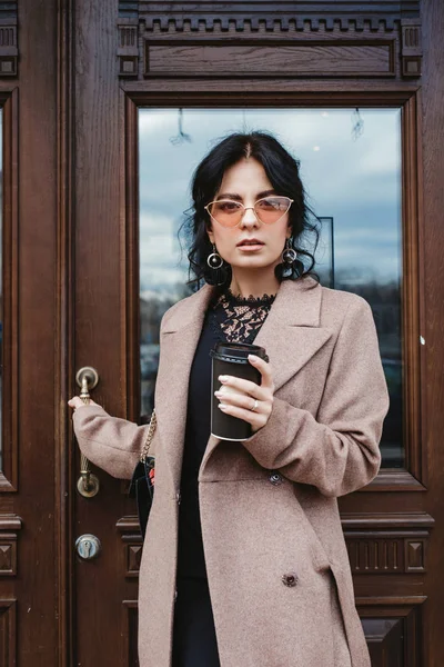 Pretty young woman on the city street with mobile phone and coffee — Stock Photo, Image