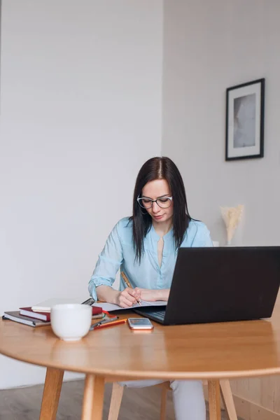 Empresaria Que Trabaja Lugar Trabajo Moderno — Foto de Stock