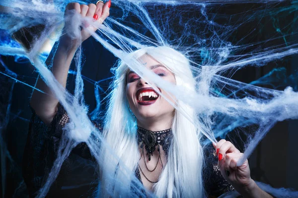 Djävul Vampyr Kvinna Skrattar Hysteriskt Mörk Magi Bakgrund Med Webben — Stockfoto