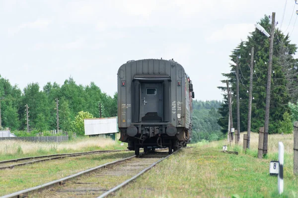 Пассажирский Односекционный Тепловоз Tep70 0084 Пригородным Поездом Кувшиново Осташков Отходит — стоковое фото