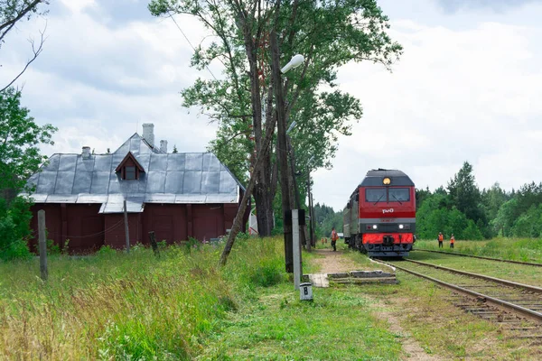 Tep70 0084 Pályaszámú Egyszakaszos Dízelmozdony Kuvshinovo Ostashkov Külvárosi Vonattal Rantsevo — Stock Fotó