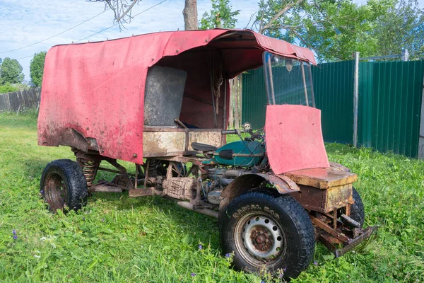 Een Zelfgemaakt Terreinvoertuig Met Aanhanger Gemaakt Basis Van Een Motor — Stockfoto