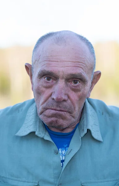 Emotionen Geste Ein Älterer Mann Drückt Verschiedene Emotionen Auf Seinem — Stockfoto