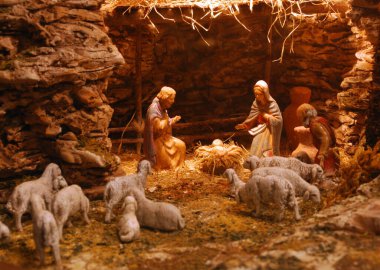 Mağara ortamında Noel Doğumu sahnesi