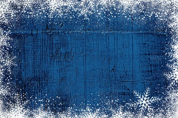 Mavi Noel Kış Arka Planında Duvarda Kar Taneleri — Stok fotoğraf