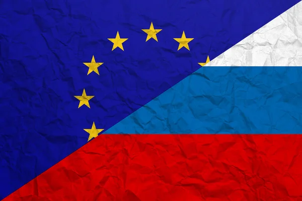 関係欧州連合とロシアの旗が折り畳まれた紙の背景に — ストック写真