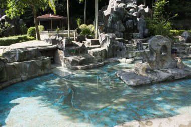 Kaplıca gölet için Tay insanlar seyahat seyahat etmek ziyaret edin ve 4 Ekim 2017 Phatthalung, Tayland Khao Chaison kaplıca dinlenin.