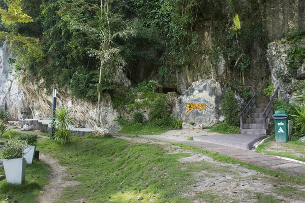 Tham Nam Yen Caverna Água Fria Para Viajantes Pessoas Tailandesas — Fotografia de Stock