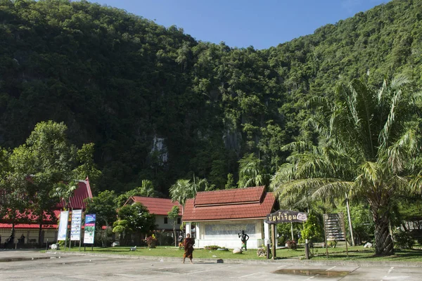 Reisende Thailändische Reisende Besuchen Und Entspannen Khao Chaison Heiße Quellen — Stockfoto