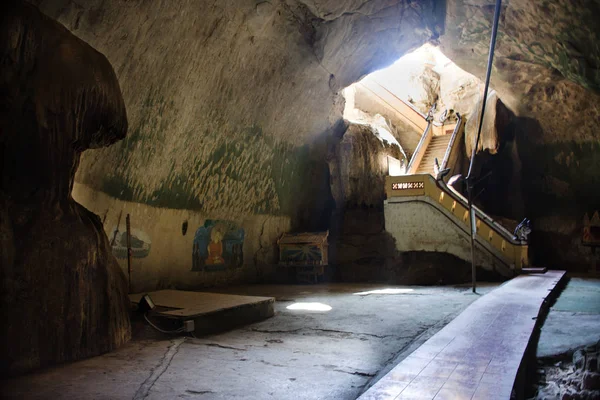 Luz Del Sol Tham Phra Khao Chaison Cuevas Distrito Khao — Foto de Stock