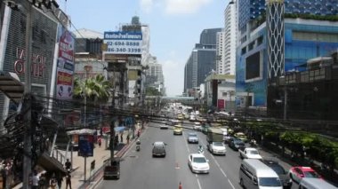 Tay insanlar sürücü ve trafik ile Petchburi yolda binmek Pratunam Pazar ve platin moda alışveriş Bangkok şehir merkezinde 24 Nisan 2018 üzerinde Bangkok, Tayland, Thailand reçel