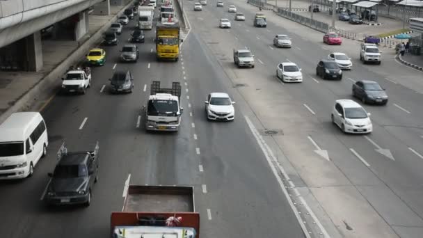 Ταϊλάνδης Άνθρωποι Αυτοκίνητο Και Βόλτα Στον Kanchanaphisek Δρόμο Κίνηση Μαρμελάδα — Αρχείο Βίντεο