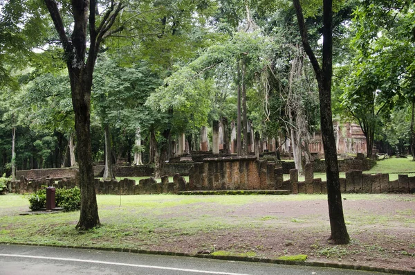Vista Paisagem Estátua Buddha Wat Phra Non Edifício Antigo Ruínas — Fotografia de Stock