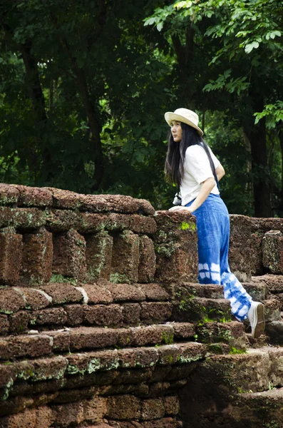 Thaise Vrouw Reizigers Wandelen Van Bezoek Reizen Foto Nemen Oud — Stockfoto