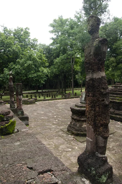 Vista Paisagem Estátua Buddha Wat Phra Cante Edifício Antigo Ruínas — Fotografia de Stock