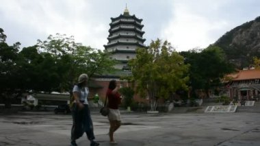 Seyahat seyahat etmek Tay kadınlar ve erkekler ziyaret ve 7 Mayıs 2018 Chaozhou, Çin Çin Tanrı ve melek Tian Tan bahçesinde Tiantan tapınağında dua saygı