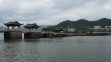 Çince insanlar ve foriegner yolcuları, Guangdong, Çin için Teochew veya Chaozhou antik kenti ziyaret ve cossing Guangji Köprüsü (Xiangzi köprü) seyahat