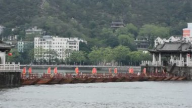 Çince insanlar ve foriegner yolcuları, Guangdong, Çin için Teochew veya Chaozhou antik kenti ziyaret ve cossing Guangji Köprüsü (Xiangzi köprü) seyahat
