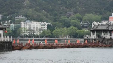 Çince insanlar ve foriegner yolcuları, Guangdong, Çin için Teochew veya Chaozhou antik kenti ziyaret ve cossing Guangji Köprüsü (Xiangzi köprü) seyahat