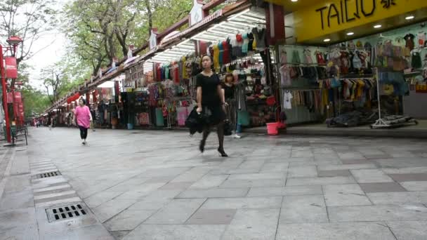 Çin Halkı Yolcuları Yabancı Seyahat Ziyaret Alışveriş Ürün Hediyelik Eşya — Stok video