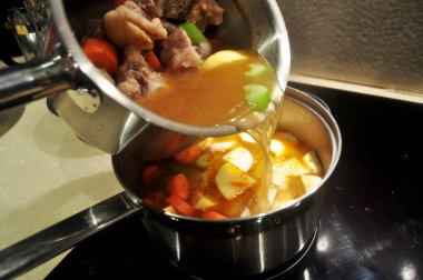 Perth, Avustralya, mutfak odasında hazırlanması ve yaratıcı füzyon Gıda Tay insanlar