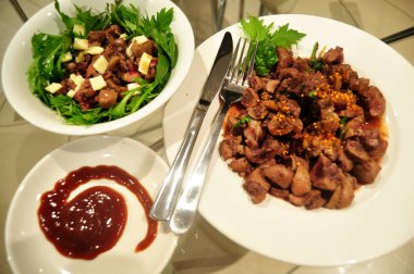 Tay insanlar hazırlama ve yaratıcı füzyon mutfak Oda Perth, Avustralya, yemek için yemek