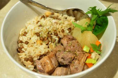 Tay insanlar hazırlama ve yaratıcı füzyon mutfak Oda Perth, Avustralya, yemek için yemek