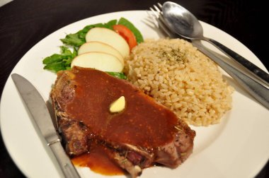 Tay insanlar hazırlama ve yaratıcı füzyon mutfak Oda Perth, Avustralya, yemek için yemek