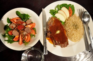 Tay insanlar hazırlama ve yaratıcı füzyon mutfak Oda Perth, Avustralya, yemek için yemek