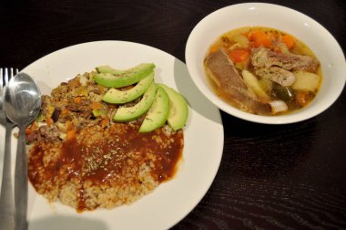 Tay insanlar hazırlama ve yaratıcı füzyon mutfak Oda Perth, Avustralya, yemek için yemek