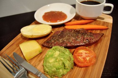 Tay insanlar hazırlama ve yaratıcı füzyon mutfak Oda Perth, Avustralya, yemek için yemek