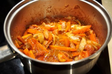 Tay insanlar hazırlama ve yaratıcı füzyon mutfak Oda Perth, Avustralya, yemek için yemek