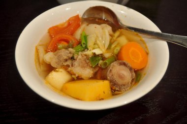 Tay insanlar hazırlama ve yaratıcı füzyon mutfak Oda Perth, Avustralya, yemek için yemek