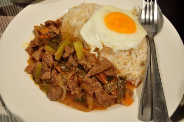 Tay insanlar hazırlama ve yaratıcı füzyon mutfak Oda Perth, Avustralya, yemek için yemek