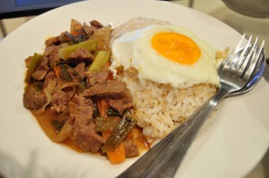 Tay insanlar hazırlama ve yaratıcı füzyon mutfak Oda Perth, Avustralya, yemek için yemek