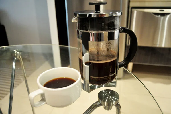 Thaise Mensen Gebruiken Druppelen Koffiezetapparaat Dripper Gemaakt Van Warme Koffie — Stockfoto