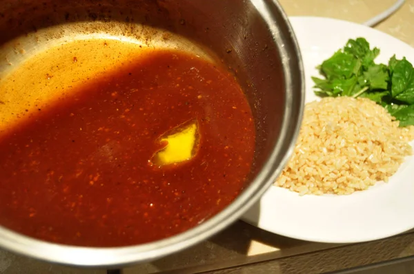 Tay insanlar hazırlama ve yaratıcı füzyon mutfak Oda Perth, Avustralya, yemek için yemek