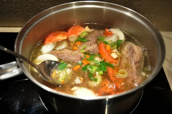 Tay insanlar hazırlama ve yaratıcı füzyon mutfak Oda Perth, Avustralya, yemek için yemek