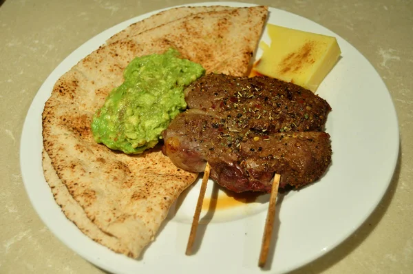 Tay insanlar hazırlama ve yaratıcı füzyon mutfak Oda Perth, Avustralya, yemek için yemek