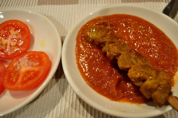 Tay insanlar hazırlama ve yaratıcı füzyon mutfak Oda Perth, Avustralya, yemek için yemek