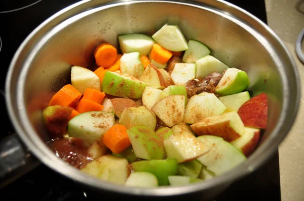 Tay insanlar hazırlama ve yaratıcı füzyon mutfak Oda Perth, Avustralya, yemek için yemek