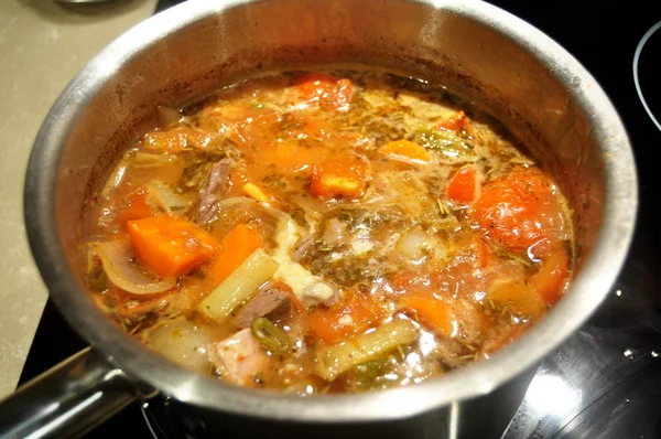 Tay insanlar hazırlama ve yaratıcı füzyon mutfak Oda Perth, Avustralya, yemek için yemek