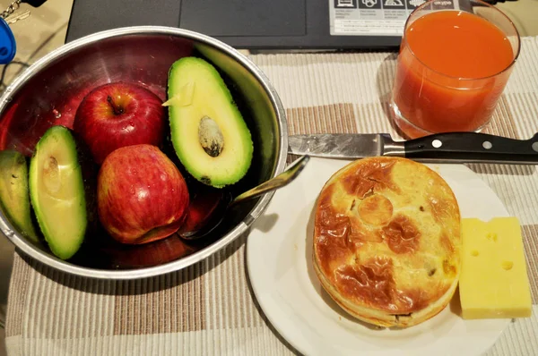 Tay insanlar hazırlama ve yaratıcı füzyon mutfak Oda Perth, Avustralya, yemek için yemek