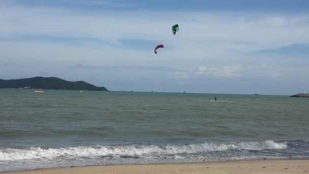 Thai People Playing Kiteboarding Sea Kite Sea Ban Pae Beach — Vídeos de Stock