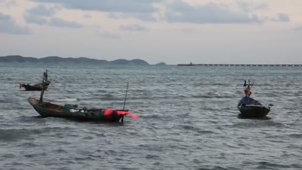 Barca Pesca Legno Galleggiante Fermarsi Aspettare Andare Prendere Pesce Mare — Video Stock