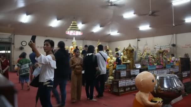 Peuple Thaïlandais Respecte Prière Visite Pour Bénédiction Statue Bouddha Luang — Video