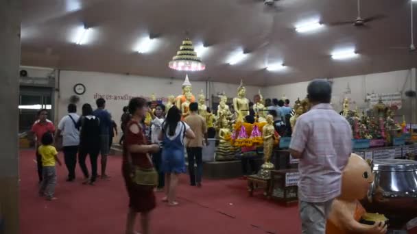 Peuple Thaïlandais Respecte Prière Visite Pour Bénédiction Statue Bouddha Luang — Video